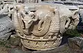 Un autre type de chapiteau byzantin : feuillages surmontés de protomés animaux saillants. Phillipes, Grèce.