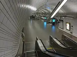 Accès au quai.