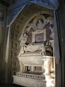 Chapelle avec tombeau