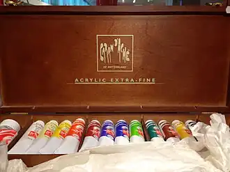 Boîte de peinture acrylique.