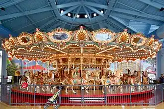 Carrousel du Woodside Amusement Park, maintenant installé au Please Touch Museum
