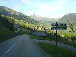 Le carrefour au-dessus de Hauteluce entre la D70 et la D218b après 8,3&nbsp;km d’ascension