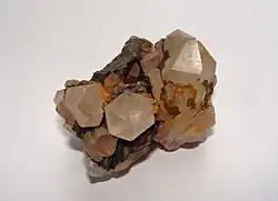 Cristaux de quartz et limonite.