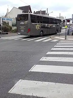 Le S 415 GT-HD no 875 en livrée 10 ans groupe Lacroix, près de la gare de Cormeilles-en-Parisis.