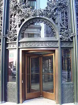 Porte d'entrée.