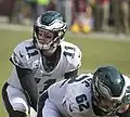 Kelce au poste de centre devant le quarterback Carson Wentz en septembre 2017.