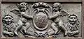 Deux angelots sur l'un des cartouches de la porte principale.