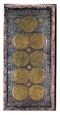 Le neuf de denier d'un tarot Visconti-Sforza ; le neuf de carreau dériverait de ce type de carte.
