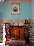 mobilier de Gaspar Homar. Au fonds rambarde Fleur de saule.