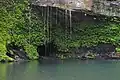 Grotte sous la cascade sacrée à Nosy Be Hell-Ville