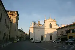 Place Mazzini et l'église de Saint Erasme.