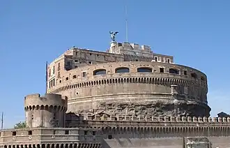 Vue du château depuis le lungotevere Castello.