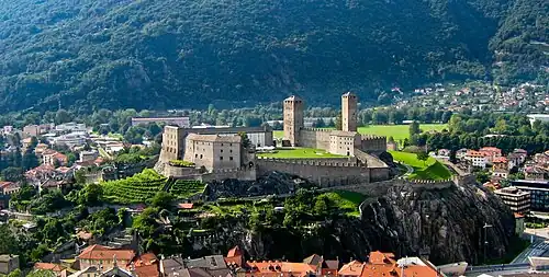 Les châteaux de Bellinzone, Tessin.
