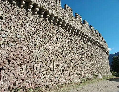 Une muraille.