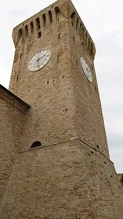 La tour carrée.