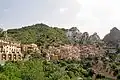 Le village, et au fond, les Dolomites.