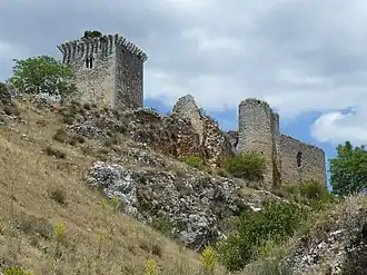 Château d'Ucero en contre-plongée