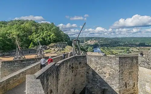 Mur de courtine.