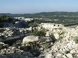 Emplacement du donjon et départ de la voûte de la citerne comblée