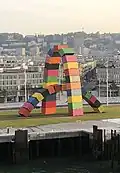 Catène de containers, au port du Havre.