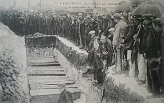 Bénédiction de la fosse commune.