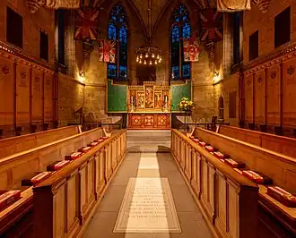 Chapelle du Saint-Sauveur à la cathédrale de Norwich. C'est la chapelle du Royal Norfolk Regiment&nbsp;(en) et du Royal Anglian Regiment&nbsp;(en). Sur les sièges en bois figurent les noms des lieux où ces unités ont combattu. Novembre 2022.