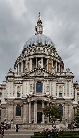 Façade et dôme de la cathédrale