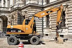 Pelle hydraulique intermédiaire sur pneu 4x4, 315 M