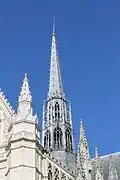 La flèche.