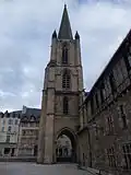 Clocher-porche de la cathédrale Notre-Dame de Tulle.