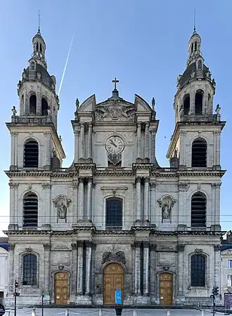 Notre-Dame-de-l'Annonciationsur la place Monseigneur-Ruch.