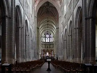 La nef et sa voûte.