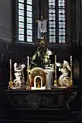 4 chandeliers et une croix, reste d'une garniture issue d'un modèle de Choiselat-Gallien. Cathédrale de Carcassonne