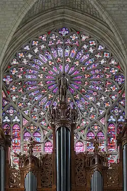 La rosace et les orgues.