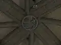 La clef de voûte de la première travée, ornée d'un Agnus Dei.