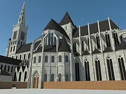 Cathédrale vue de la place Verte.