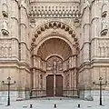 Porte principale de la cathédrale. Mars 2021.