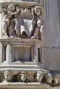 Deux putti avec inscriptions de consécration et banderole du maître Dalmatinac