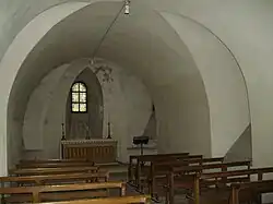 Chapelle romane Sainte-Anne, vitrail de Simone Flandrin - 1975.