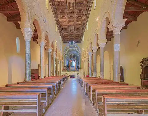 La nef centrale.