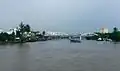 Le pont Tan Thuan vu de la rivière de Saïgon.