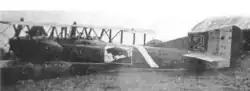 Photo noir et blanc d'un avion posé au sol