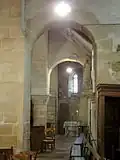 1re&nbsp;chapelle, vue vers l'ouest dans le bas-côté.