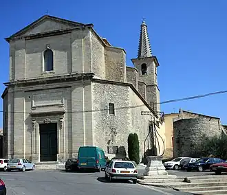L'église vue par le sud.