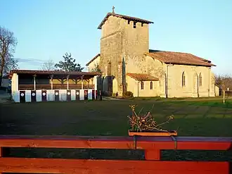 Arènes, proches de l'église Saint-Martin.