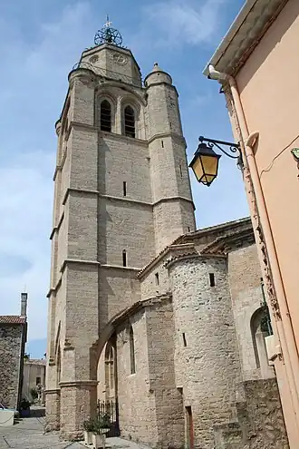 Clocher-porche (XIIIe – XIVe siècles) de Saint-Gervais-et-Protais.
