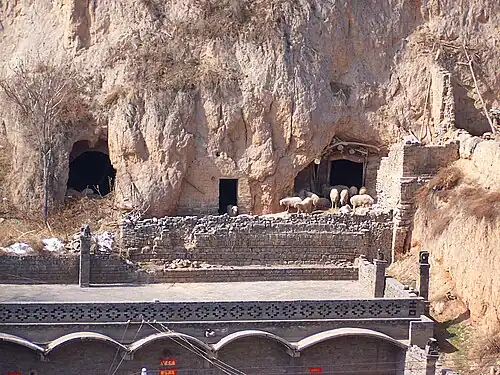Traditionnelle maison-grotte et bergerie, famille Wang (王家大院), Lingshi, Province du Shanxi, Chine.