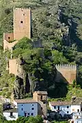 Le château de la Yedra vu depuis la ville.
