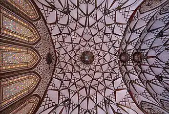 Plafond dans la maison des Tabatabaei. Aout 2020.