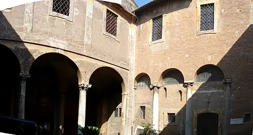 Cortile médiéval